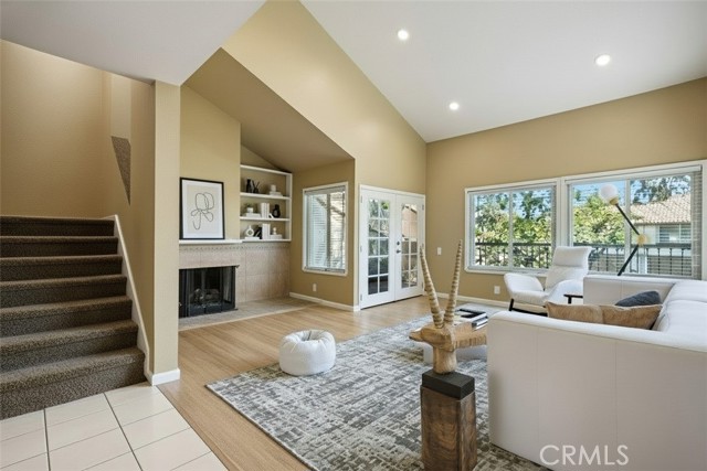 MLS #OC25174936 image #2