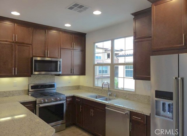 MLS #OC25175731 image #9