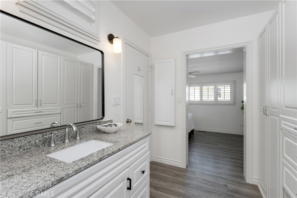 MLS #OC25176182 image #38