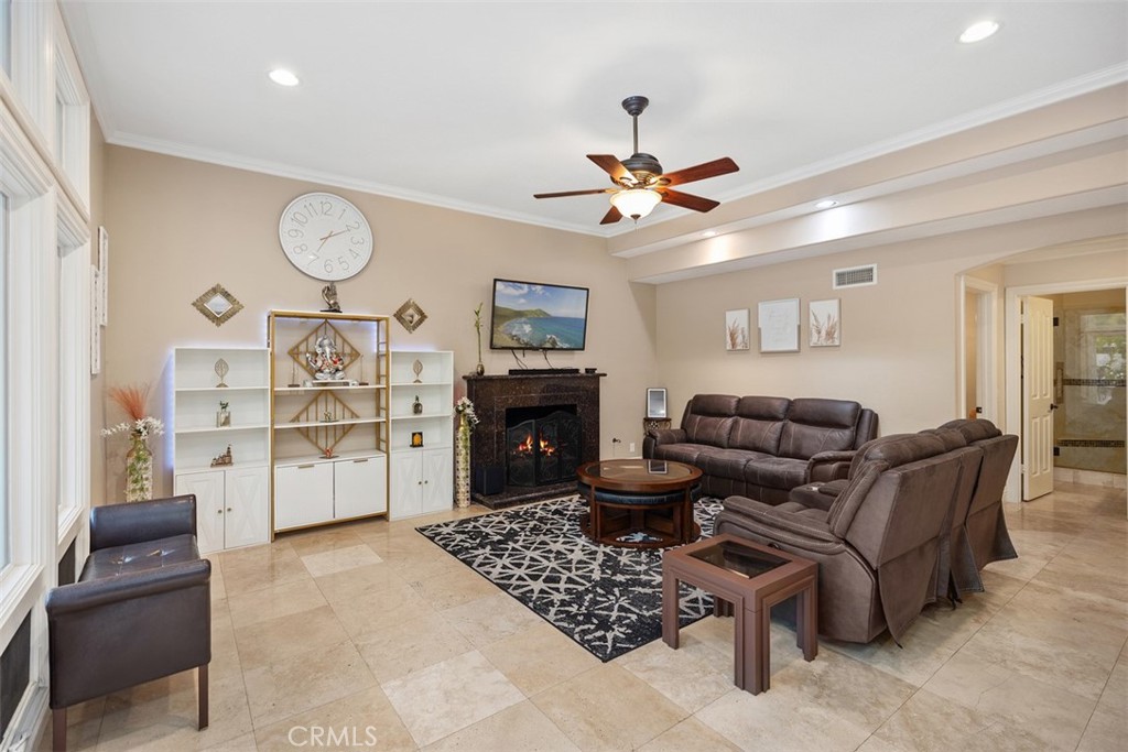 MLS #OC25176261 image #15