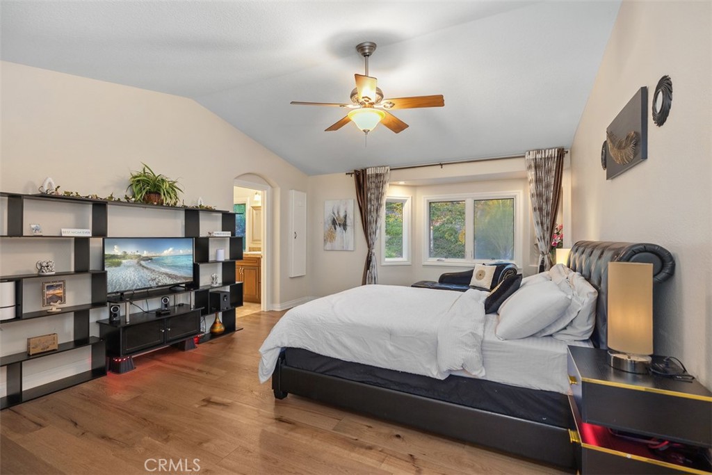 MLS #OC25176261 image #23