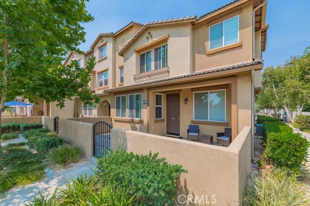 MLS #OC25176382 image #1