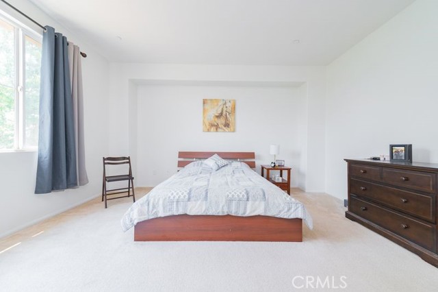 MLS #OC25176382 image #9