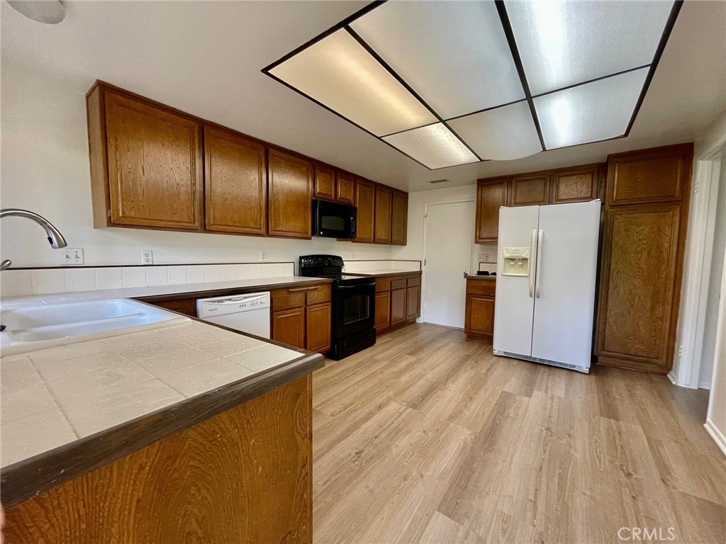 MLS #OC25176546 image #1