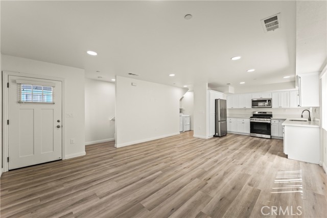 MLS #OC25176563 image #4