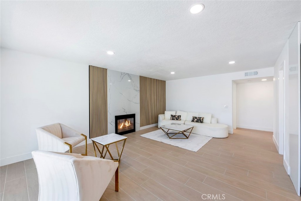 MLS #OC25176637 image #16