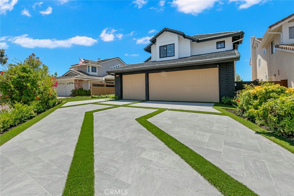 MLS #OC25176637 image #2