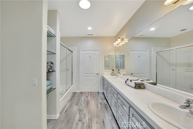MLS #OC25176688 image #40