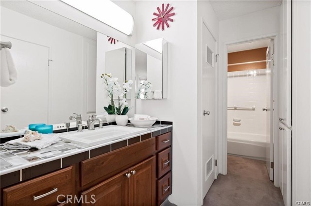 MLS #OC25176726 image #17