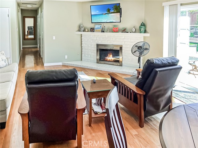 MLS #OC25176771 image #5