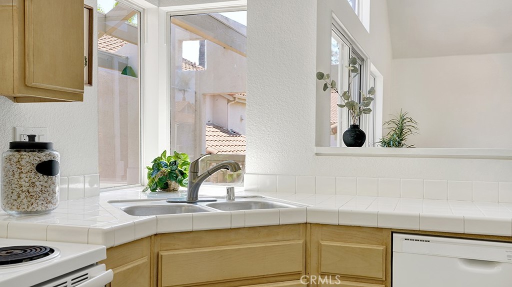 MLS #OC25176886 image #10