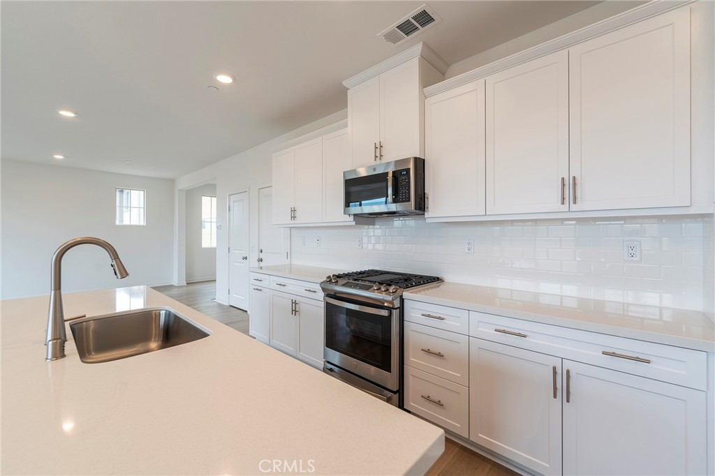 MLS #OC25177085 image #6