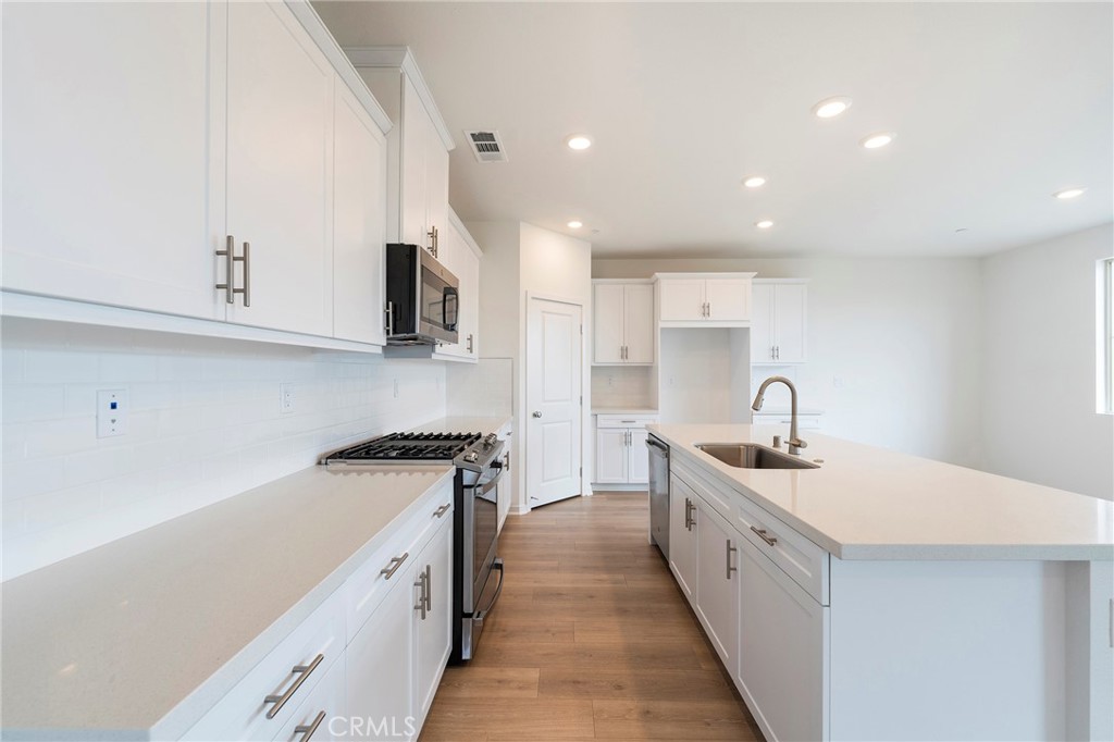 MLS #OC25177085 image #8