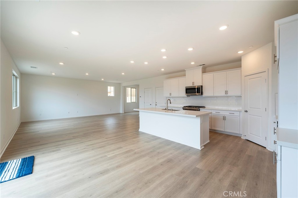 MLS #OC25177085 image #9