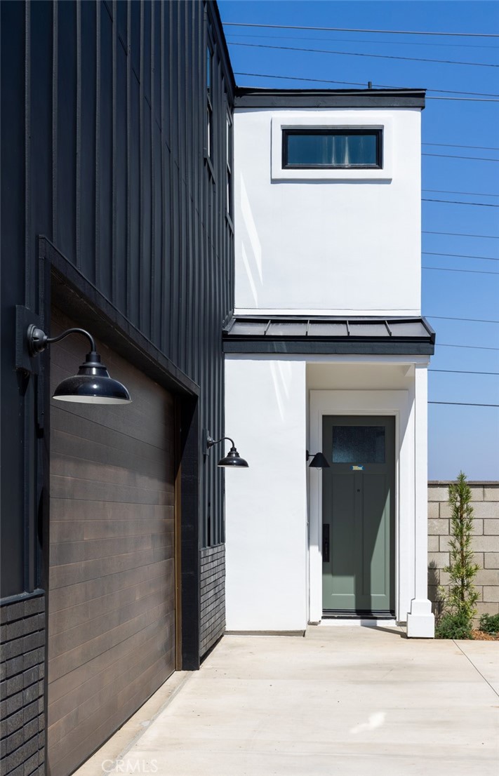 MLS #OC25177295 image #1