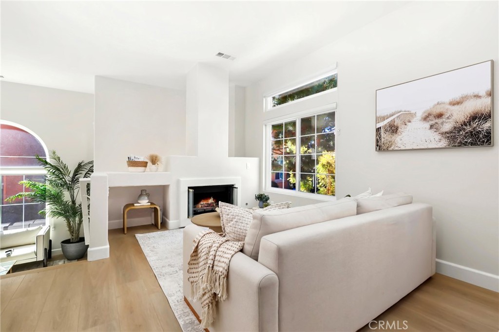 MLS #OC25177599 image #5