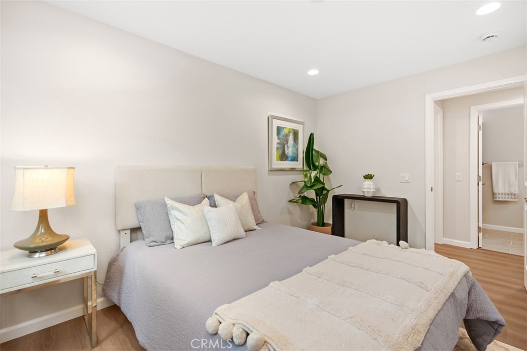 MLS #OC25177606 image #23