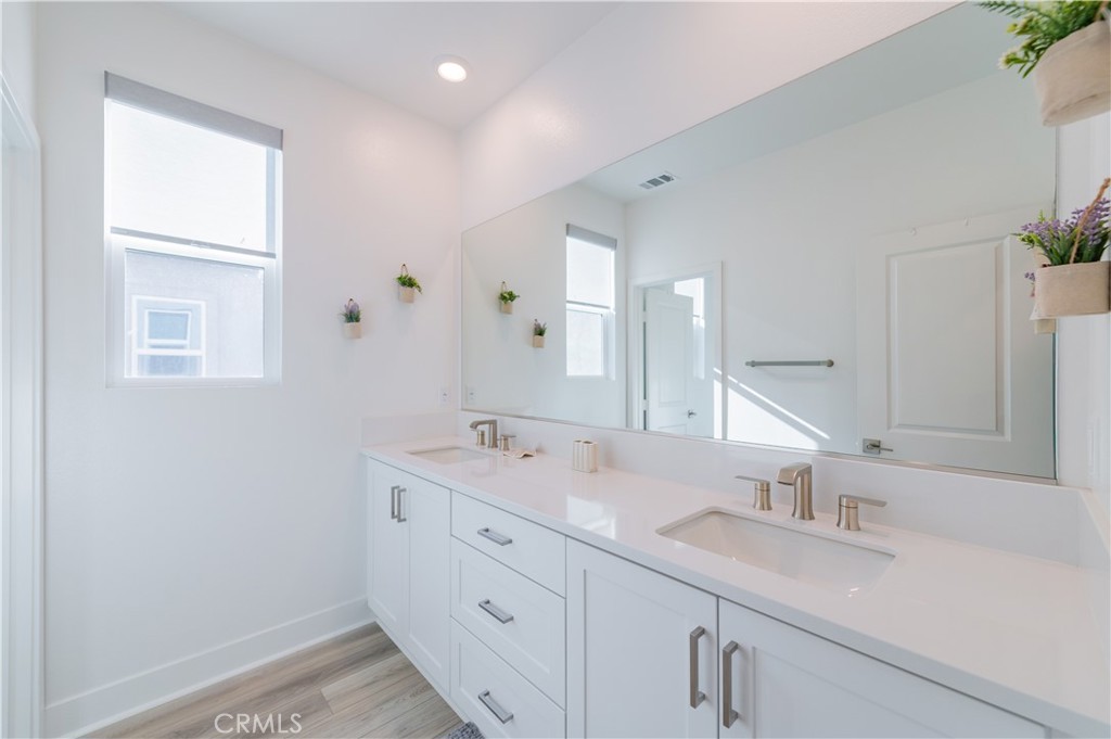 MLS #OC25177781 image #23