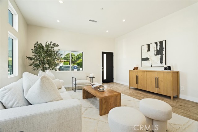 MLS #OC25177936 image #7