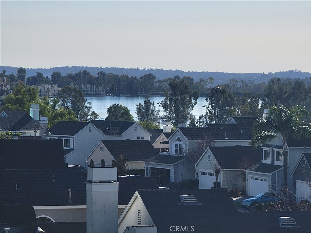 MLS #OC25178174 image #1