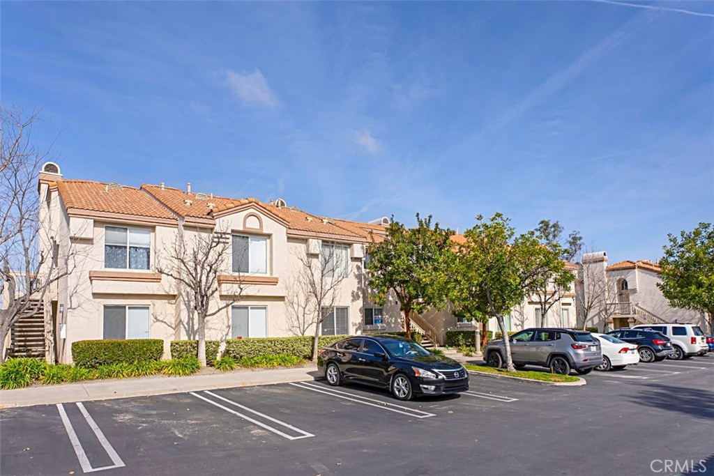 MLS #OC25178299 image #1