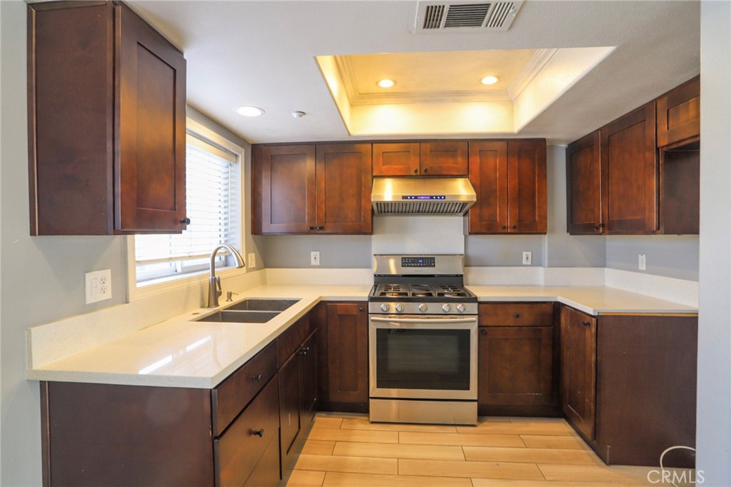 MLS #OC25178618 image #0