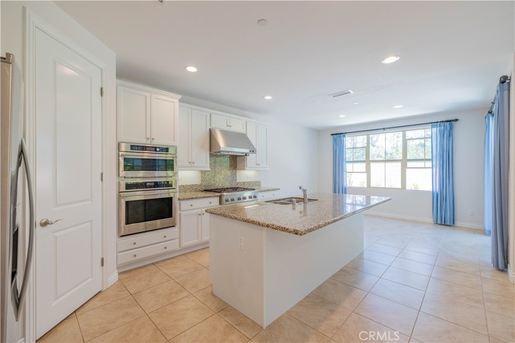 MLS #OC25178818 image #1