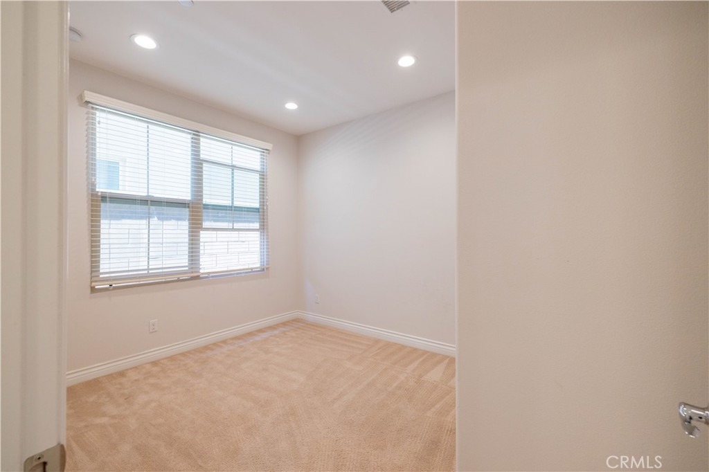 MLS #OC25178818 image #11