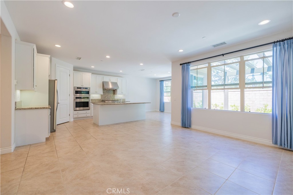 MLS #OC25178818 image #2