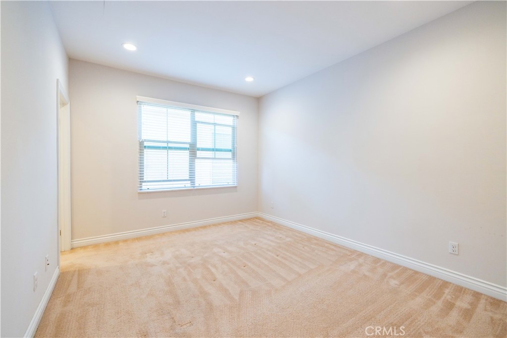 MLS #OC25178818 image #28