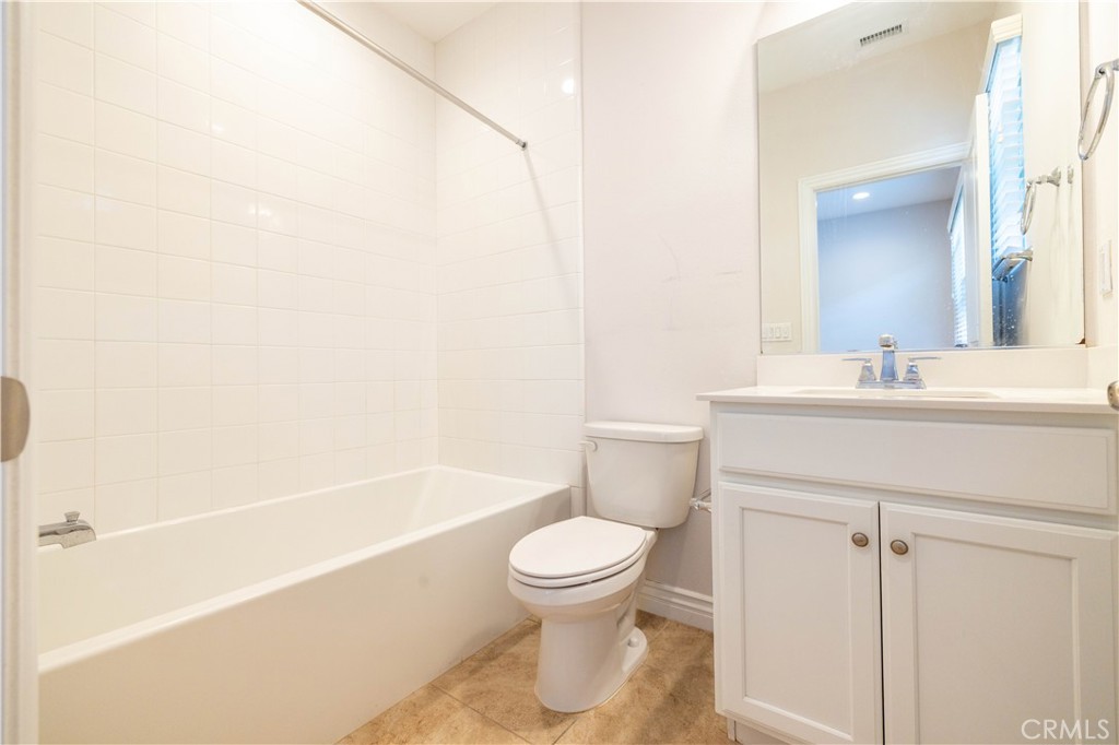 MLS #OC25178818 image #32