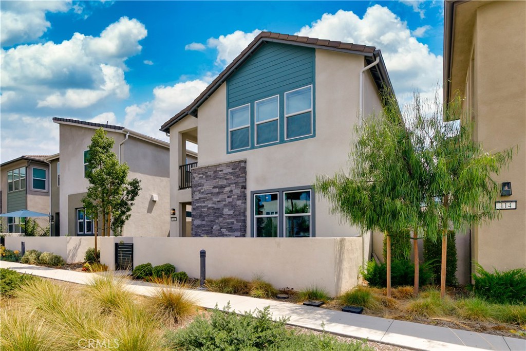 MLS #OC25179092 image #1