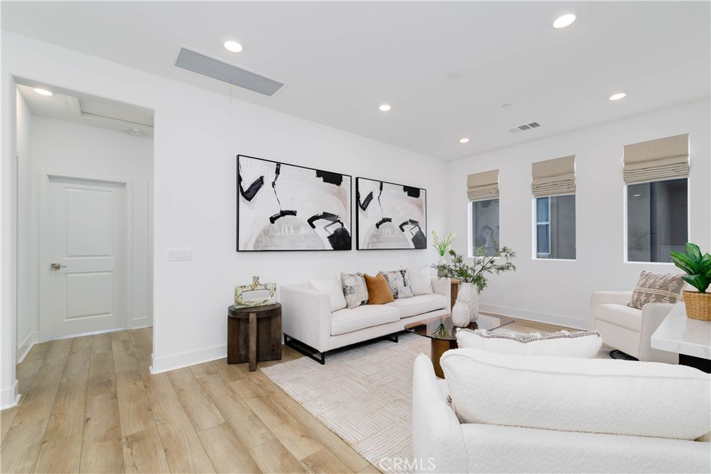 MLS #OC25179092 image #15