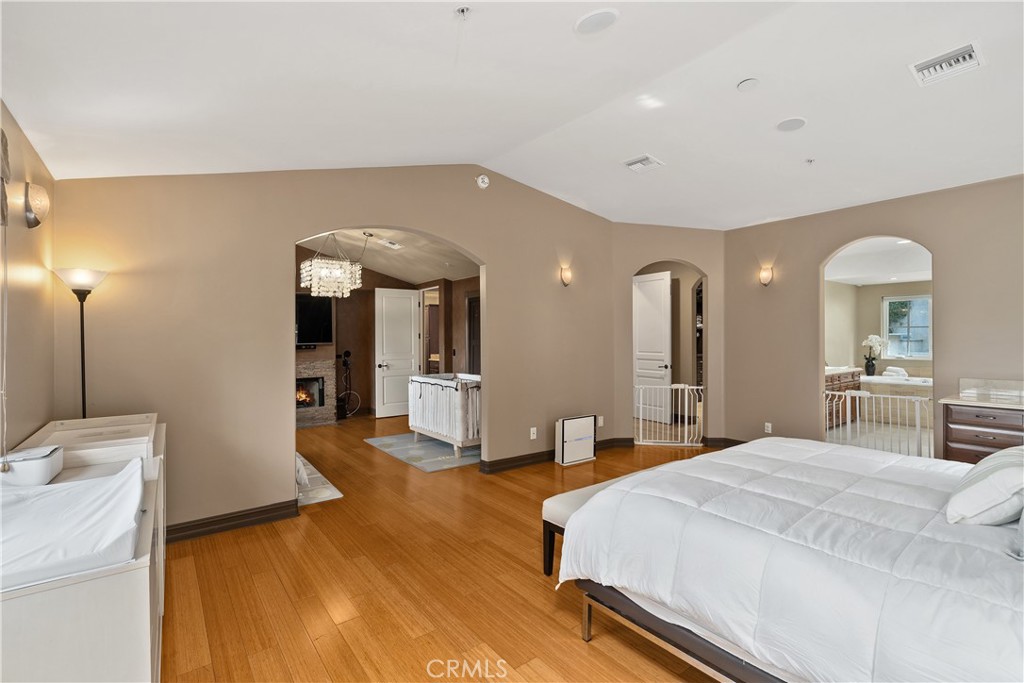 MLS #OC25179477 image #33