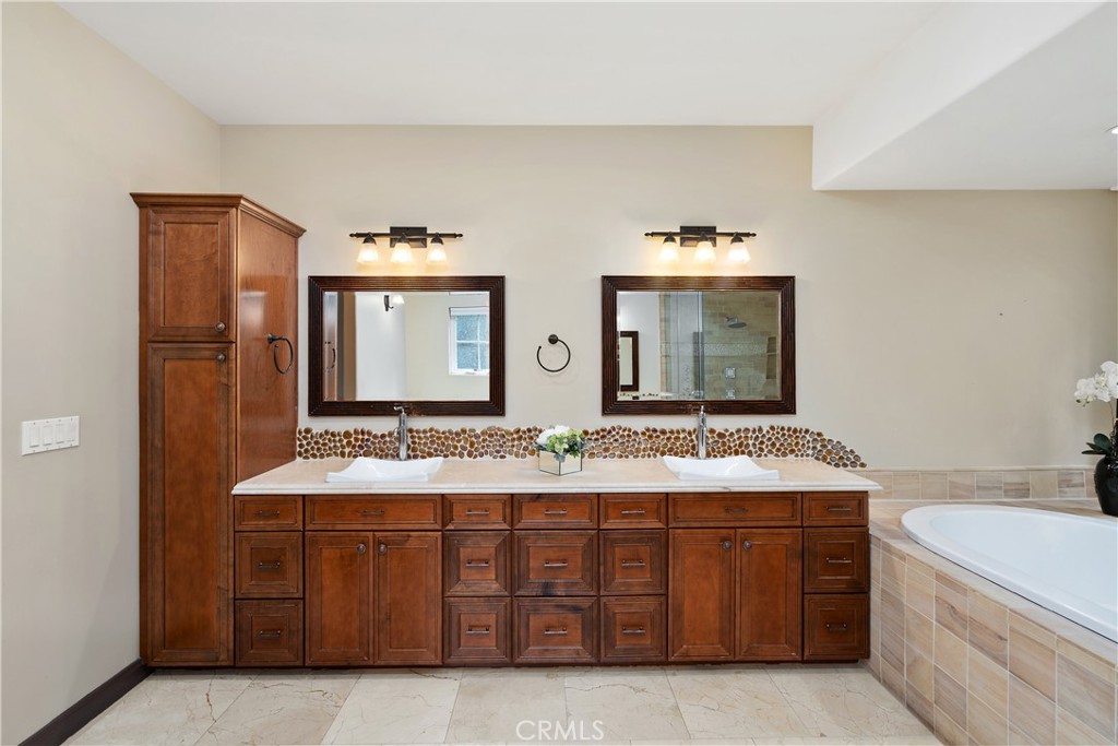 MLS #OC25179477 image #35