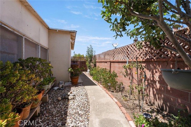 MLS #OC25180002 image #17