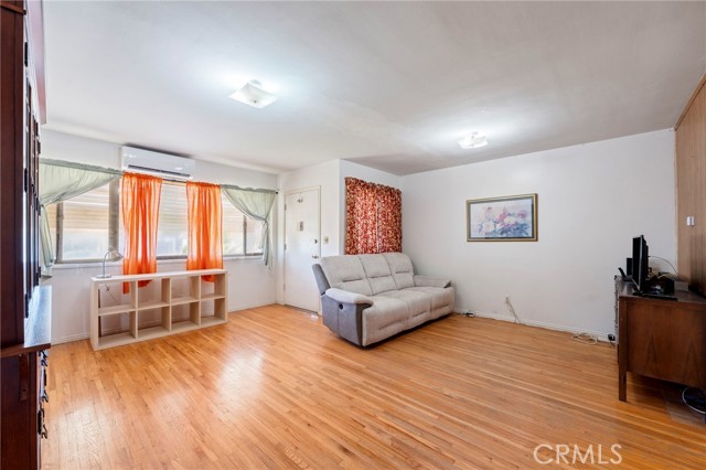 MLS #OC25180002 image #3