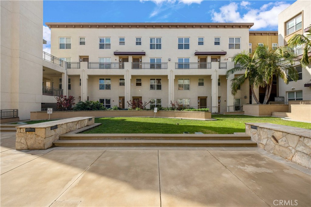 MLS #OC25180107 image #1