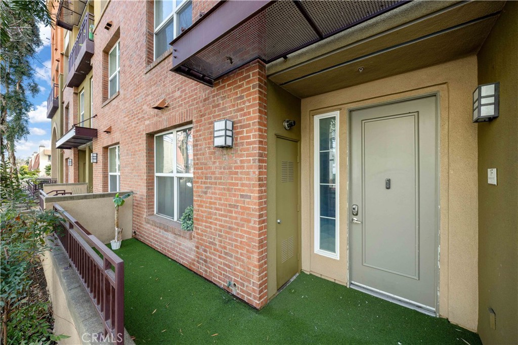 MLS #OC25180107 image #2