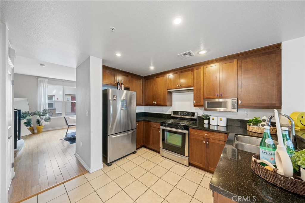 MLS #OC25180107 image #7