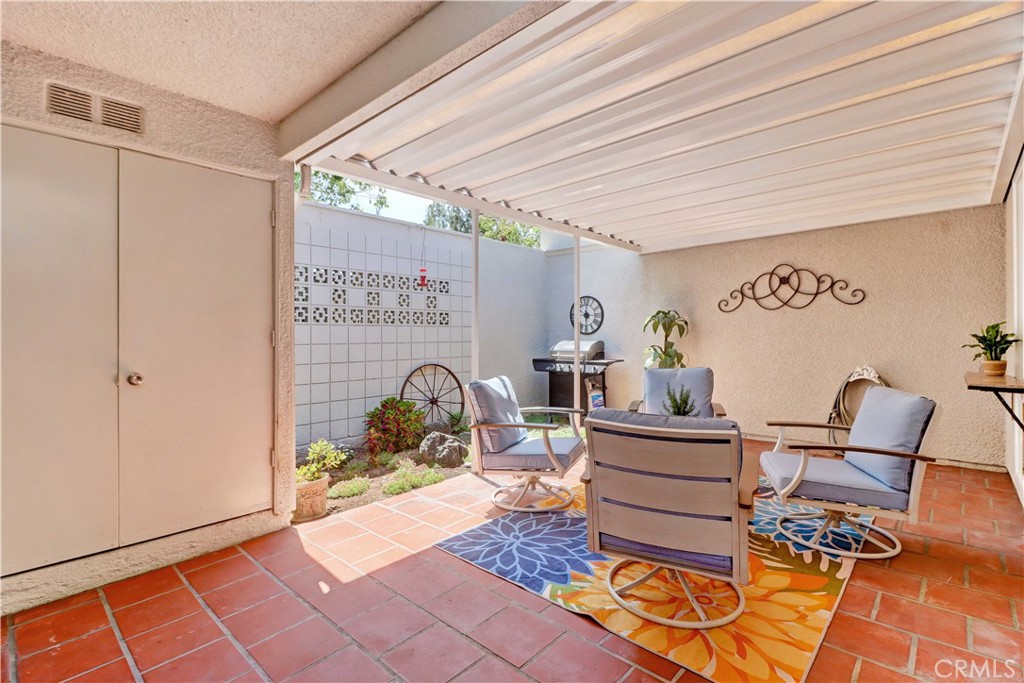 MLS #OC25180319 image #2