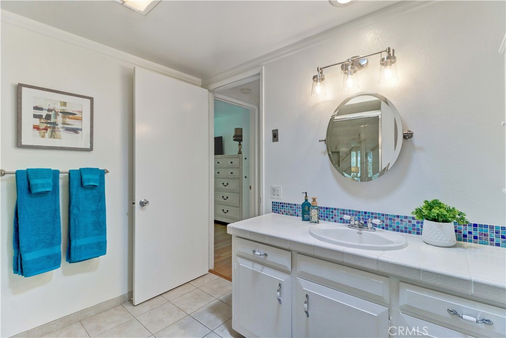 MLS #OC25180319 image #25