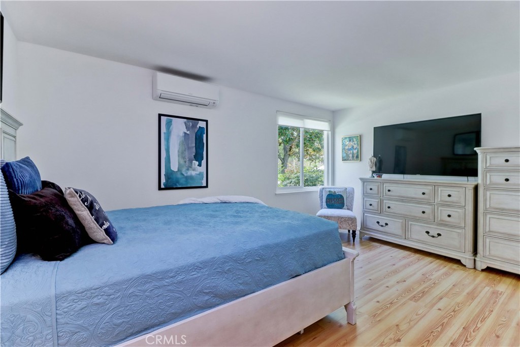 MLS #OC25180319 image #28