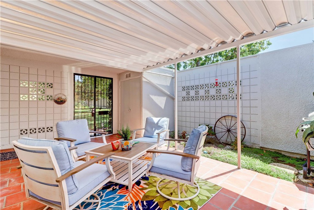 MLS #OC25180319 image #3