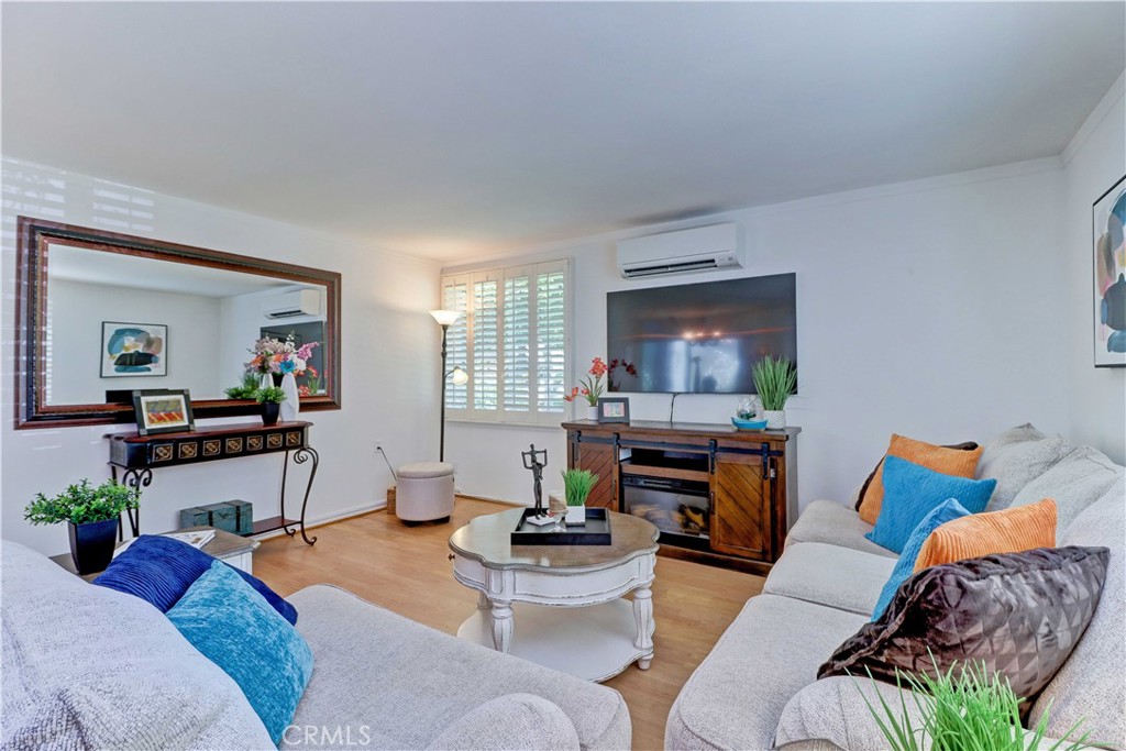 MLS #OC25180319 image #6