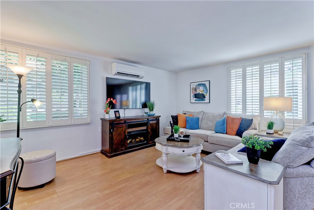 MLS #OC25180319 image #7