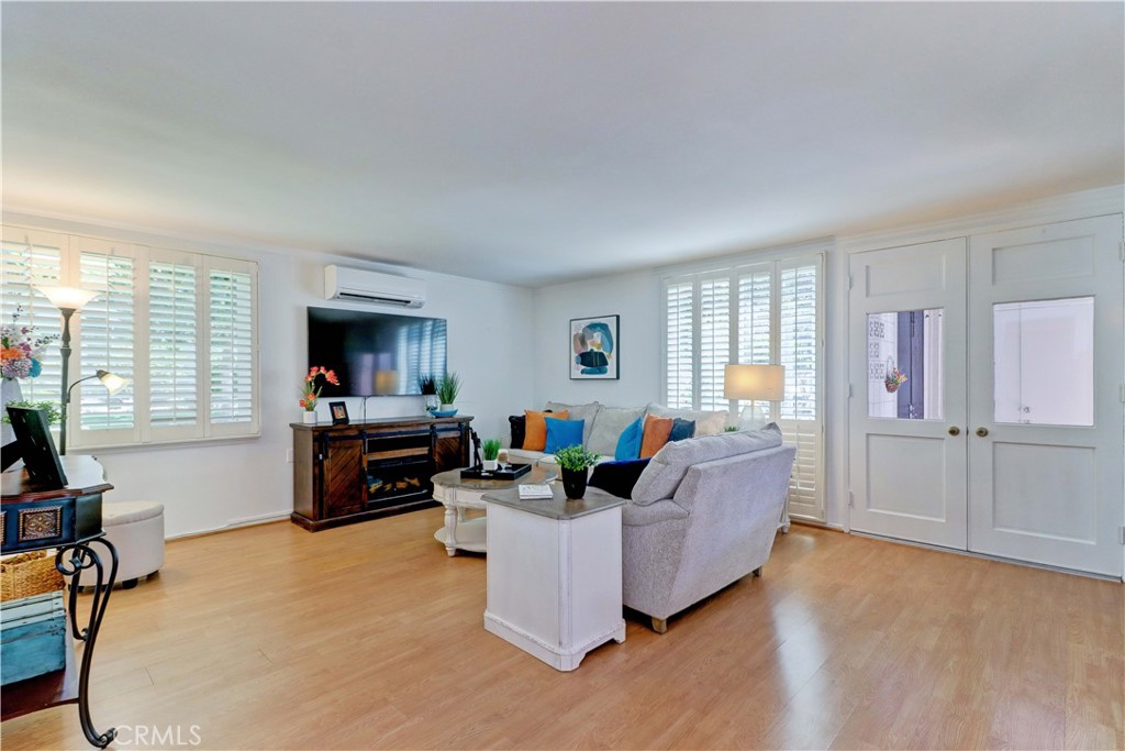 MLS #OC25180319 image #9