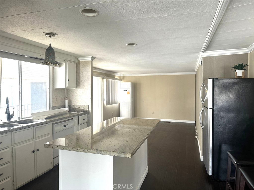 MLS #OC25180433 image #1