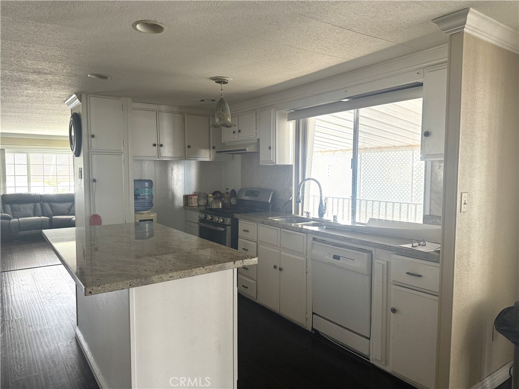 MLS #OC25180433 image #2