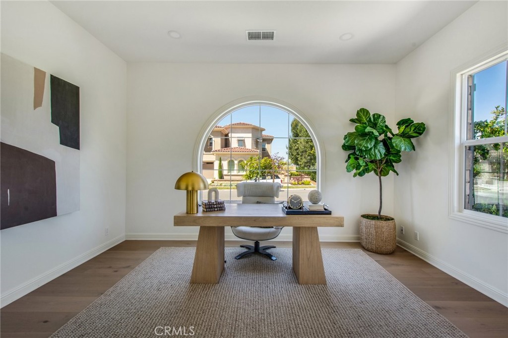 MLS #OC25180502 image #4